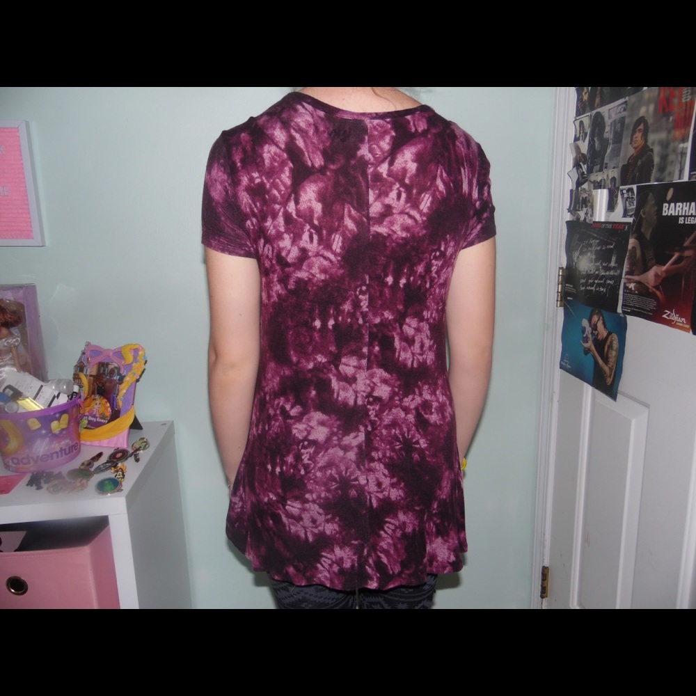 Keyhole Top - Picture 2 of 4